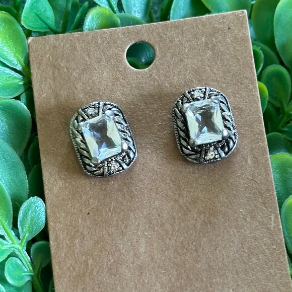BOGO FREE SILVER STATEMENT SPARKLE STUD EARRINGS - Picture 1 of 4